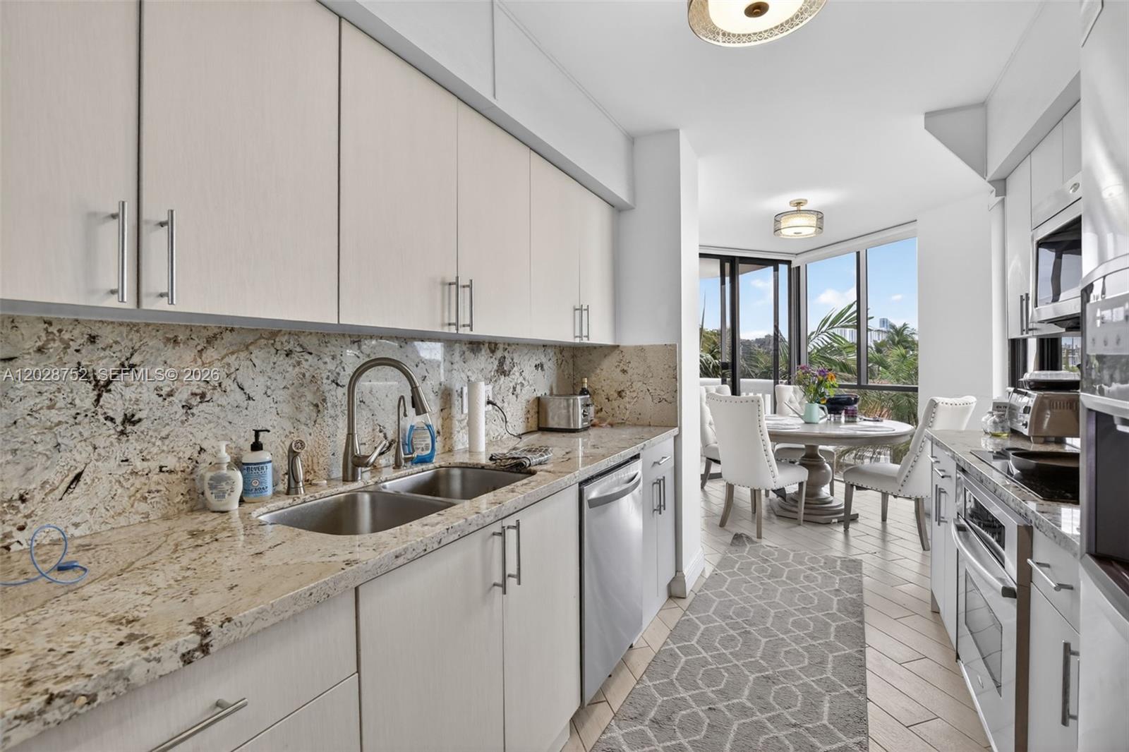 Ver detalles 503 3 / 3 1840 sq. ft. $ 2026-06-01 0 foto