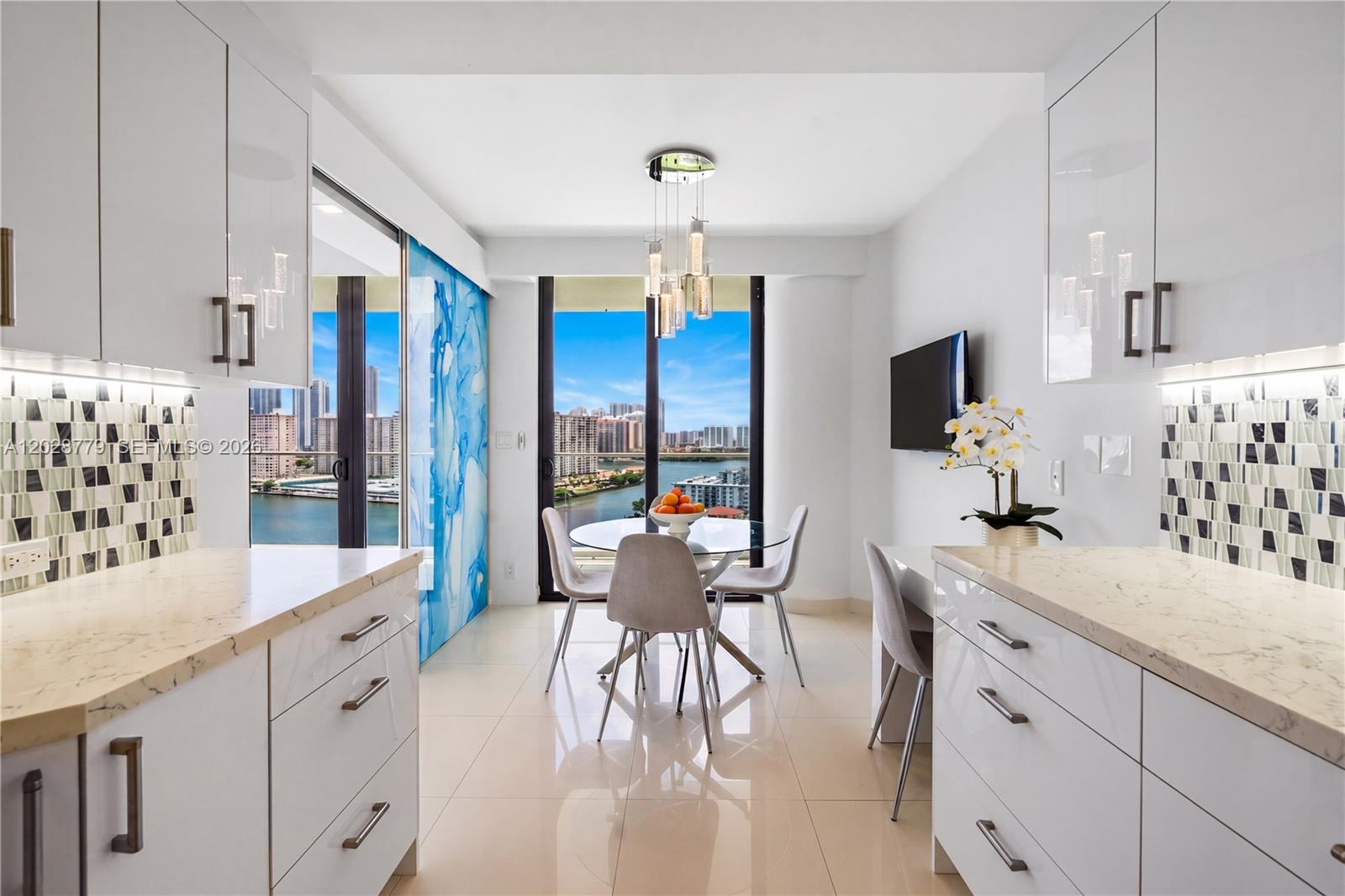 1605 3 / 5 3590 sq. ft. $ 2026-06-01 0 foto