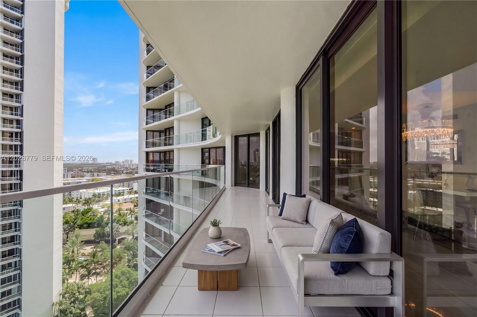 1605 3 / 5 3590 sq. ft. $ 2026-06-01 0 foto