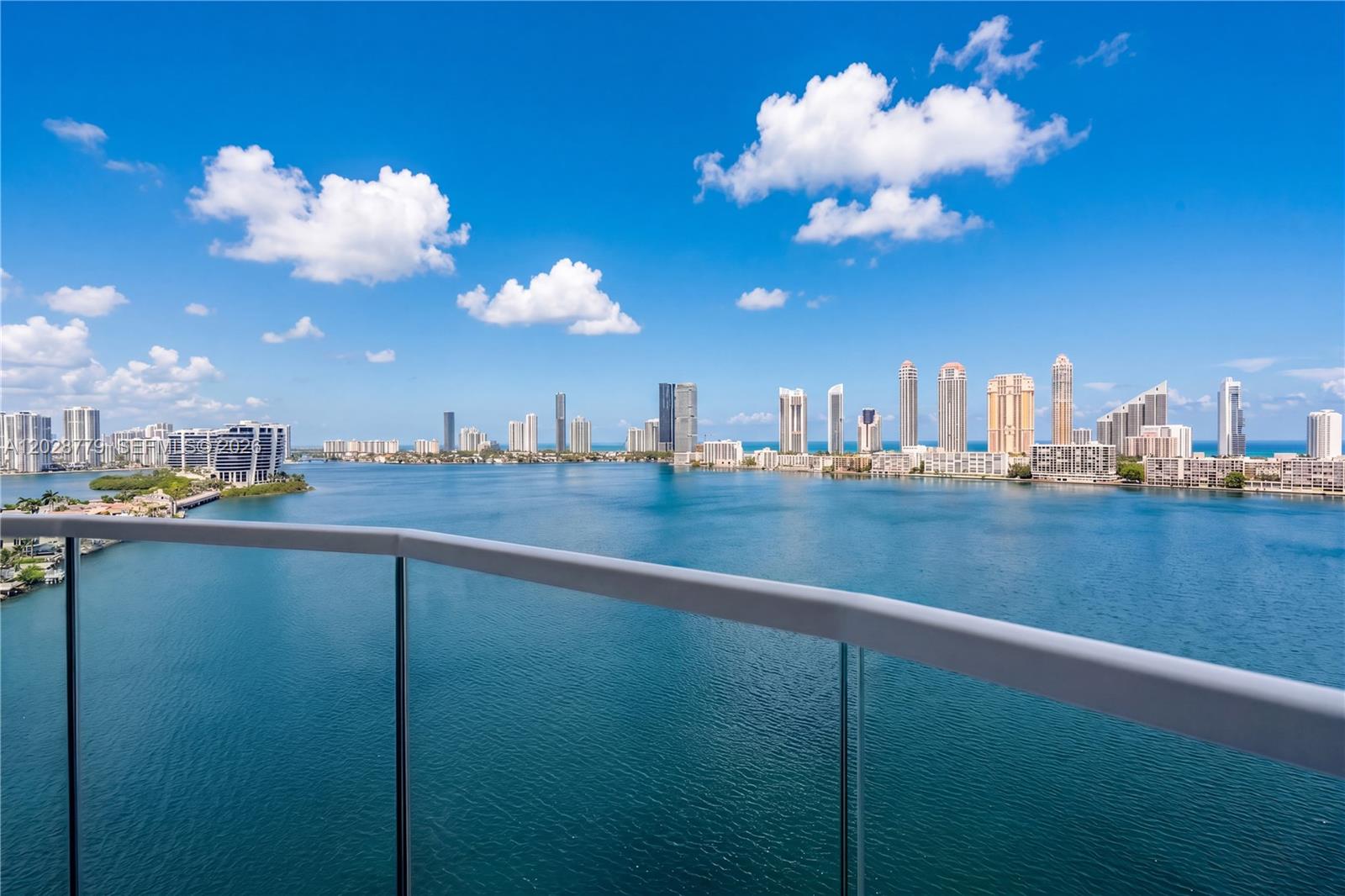 1605 3 / 5 3590 sq. ft. $ 2026-06-01 0 foto