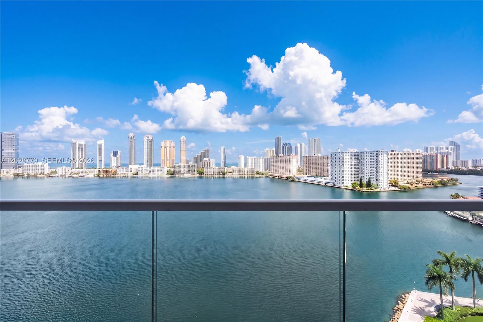 1605 3 / 5 3590 sq. ft. $ 2026-06-01 0 foto