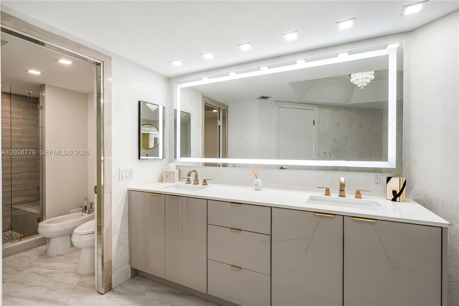 1605 3 / 5 3590 sq. ft. $ 2026-06-01 0 foto