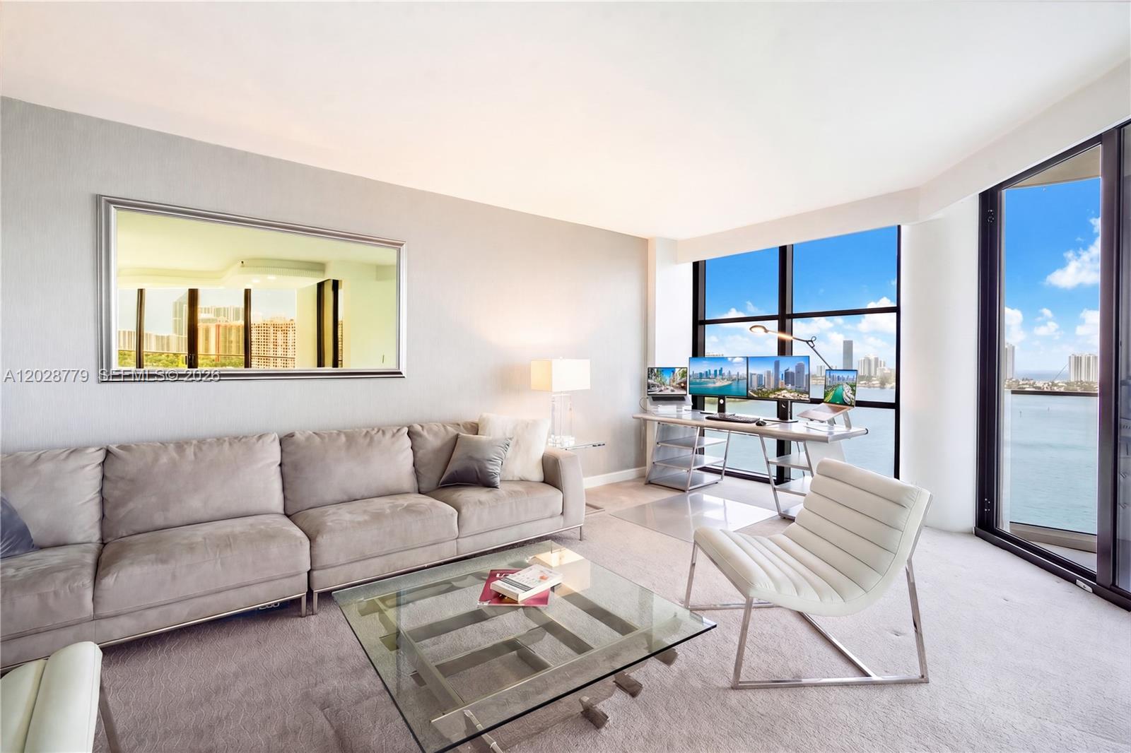 1605 3 / 5 3590 sq. ft. $ 2026-06-01 0 foto