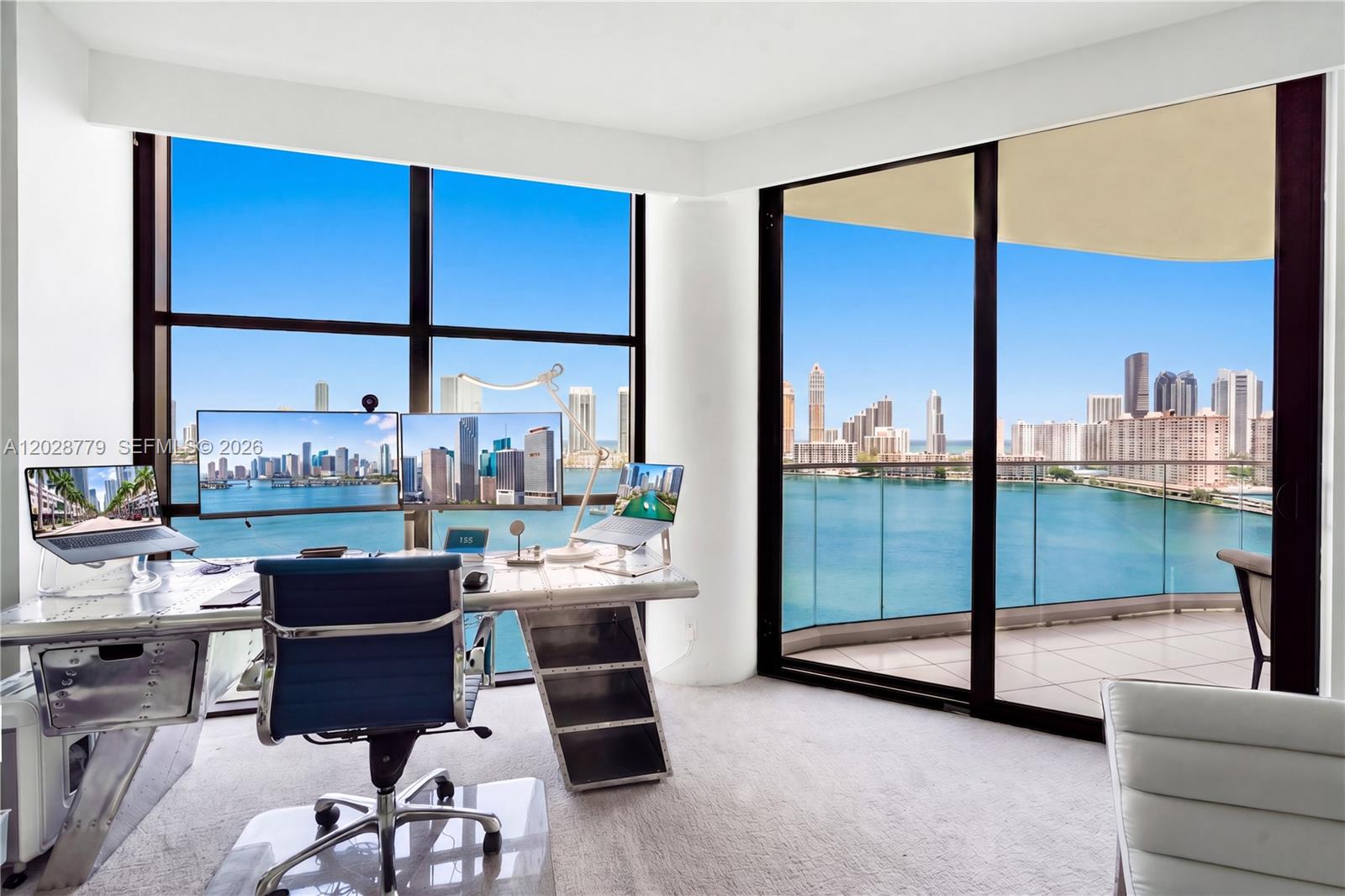1605 3 / 5 3590 sq. ft. $ 2026-06-01 0 foto