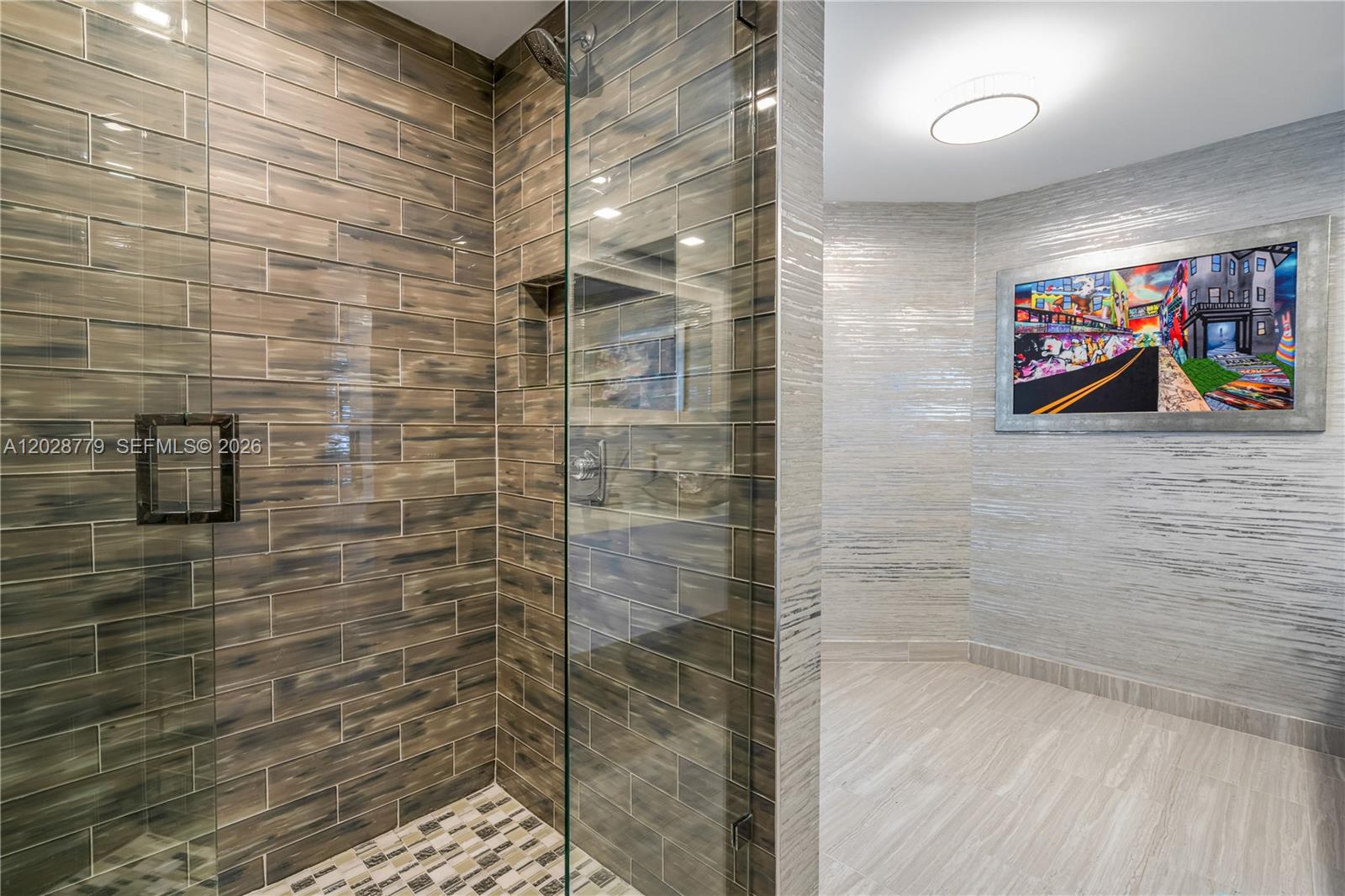1605 3 / 5 3590 sq. ft. $ 2026-06-01 0 foto