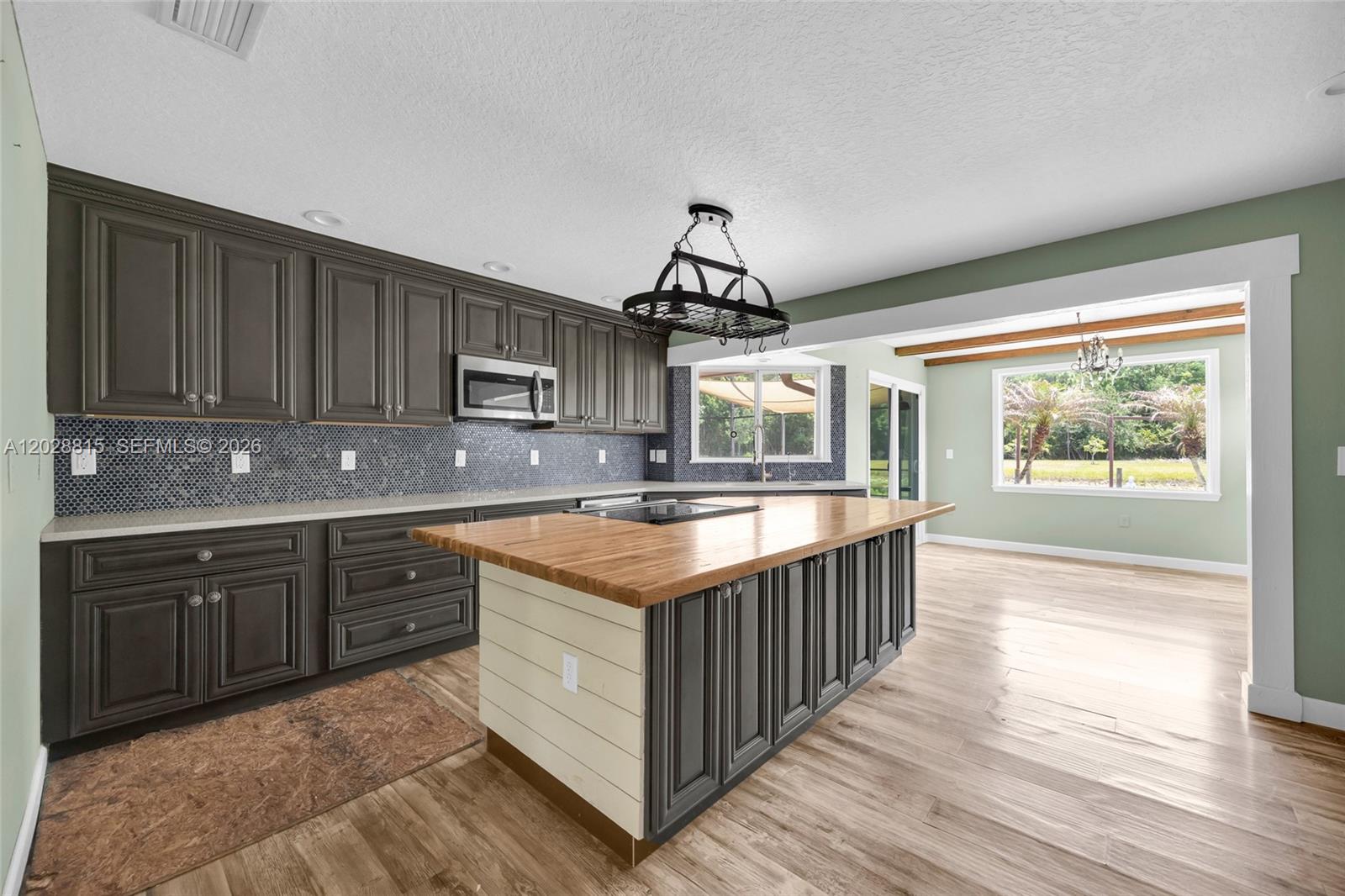 Ver detalles 4125 3 / 2 1496 sq. ft. $ 2026-06-01 0 foto