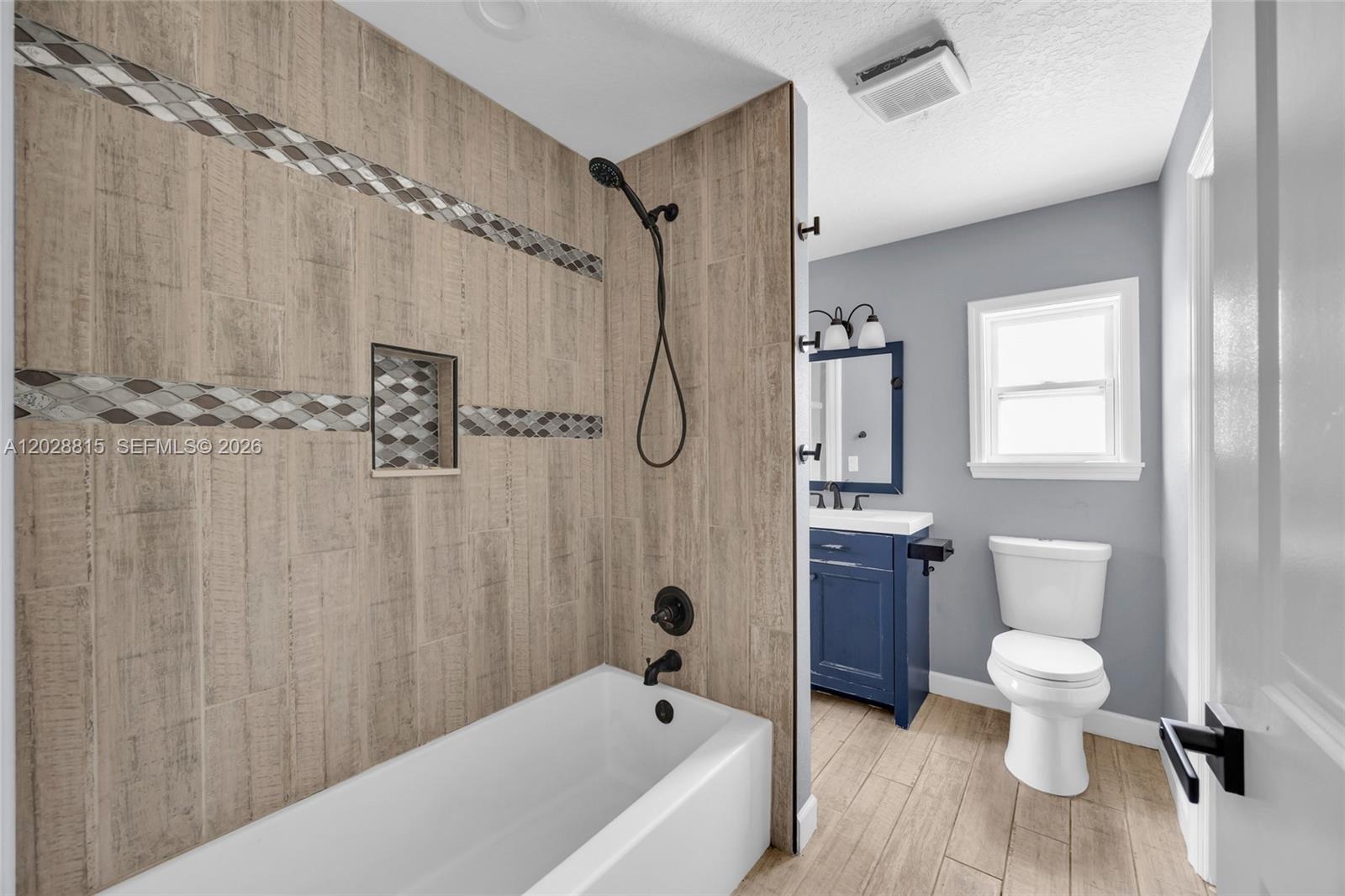 Ver detalles 4125 3 / 2 1496 sq. ft. $ 2026-06-01 0 foto