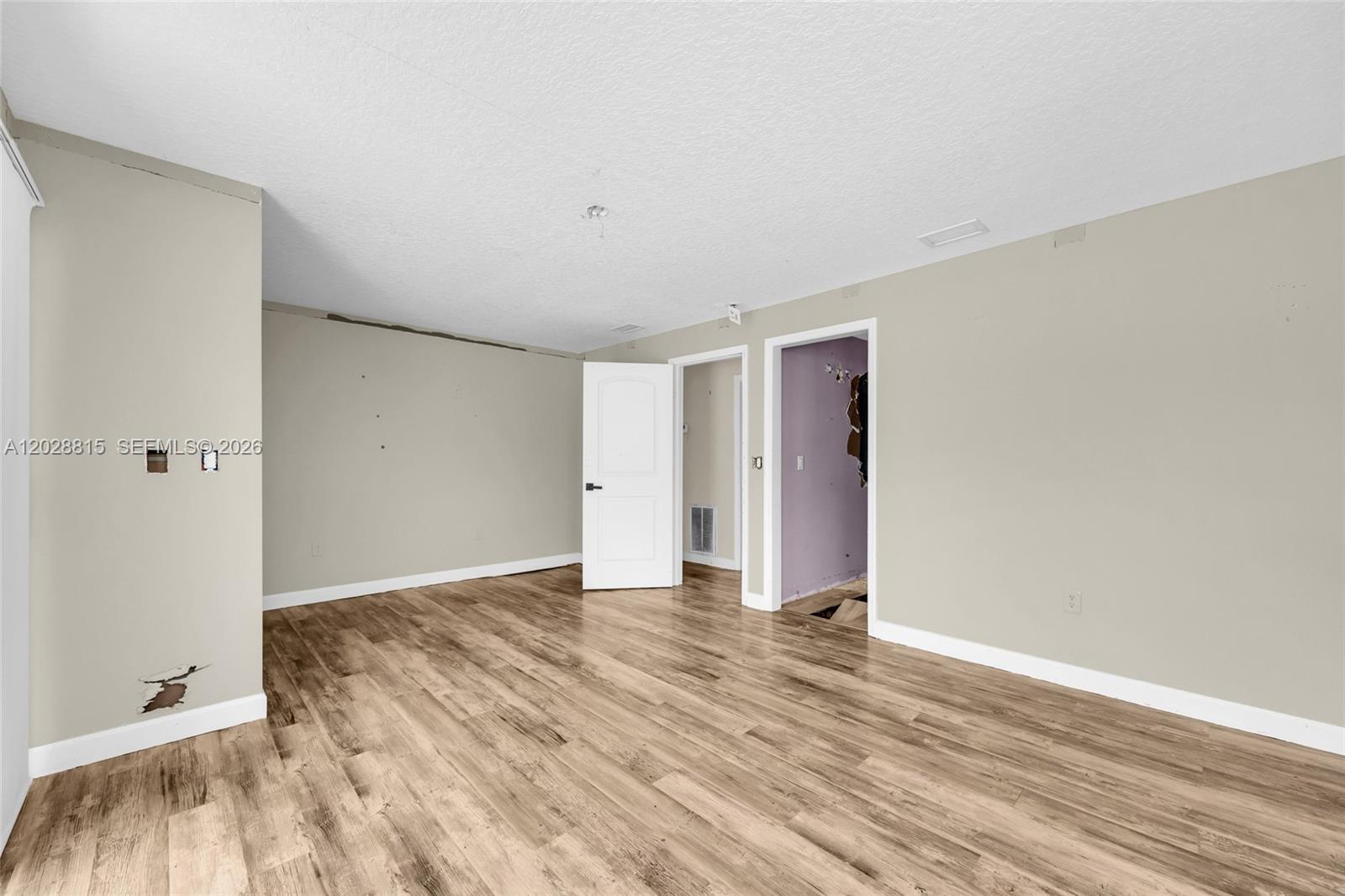 Ver detalles 4125 3 / 2 1496 sq. ft. $ 2026-06-01 0 foto