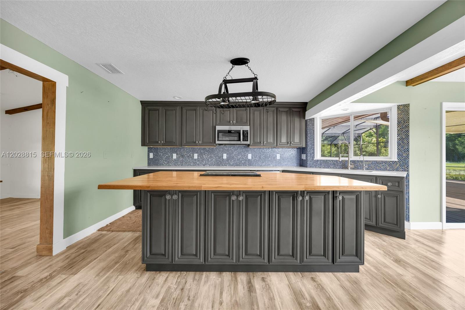Ver detalles 4125 3 / 2 1496 sq. ft. $ 2026-06-01 0 foto