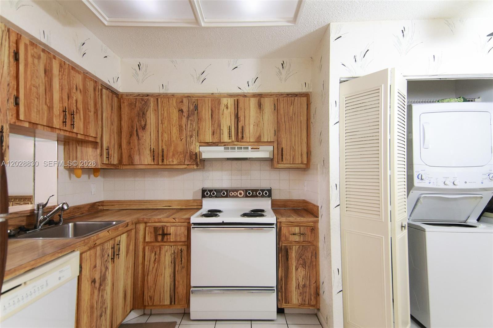 101 2 / 2 1110 sq. ft. $ 2026-08-17 0 foto