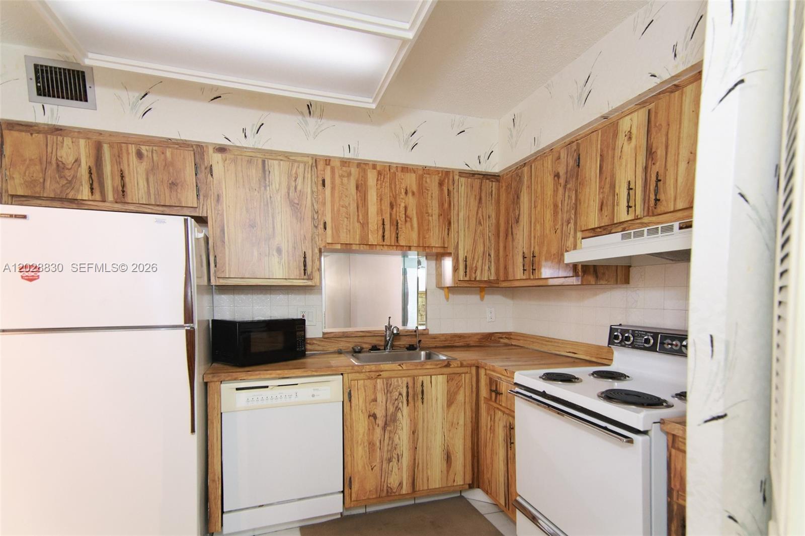101 2 / 2 1110 sq. ft. $ 2026-08-17 0 foto