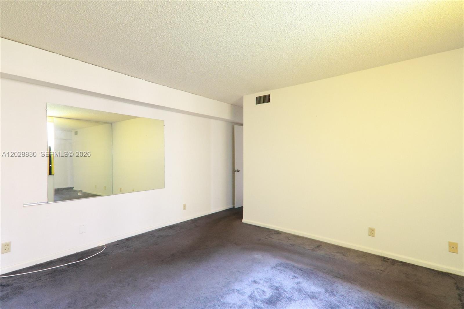 101 2 / 2 1110 sq. ft. $ 2026-08-17 0 foto