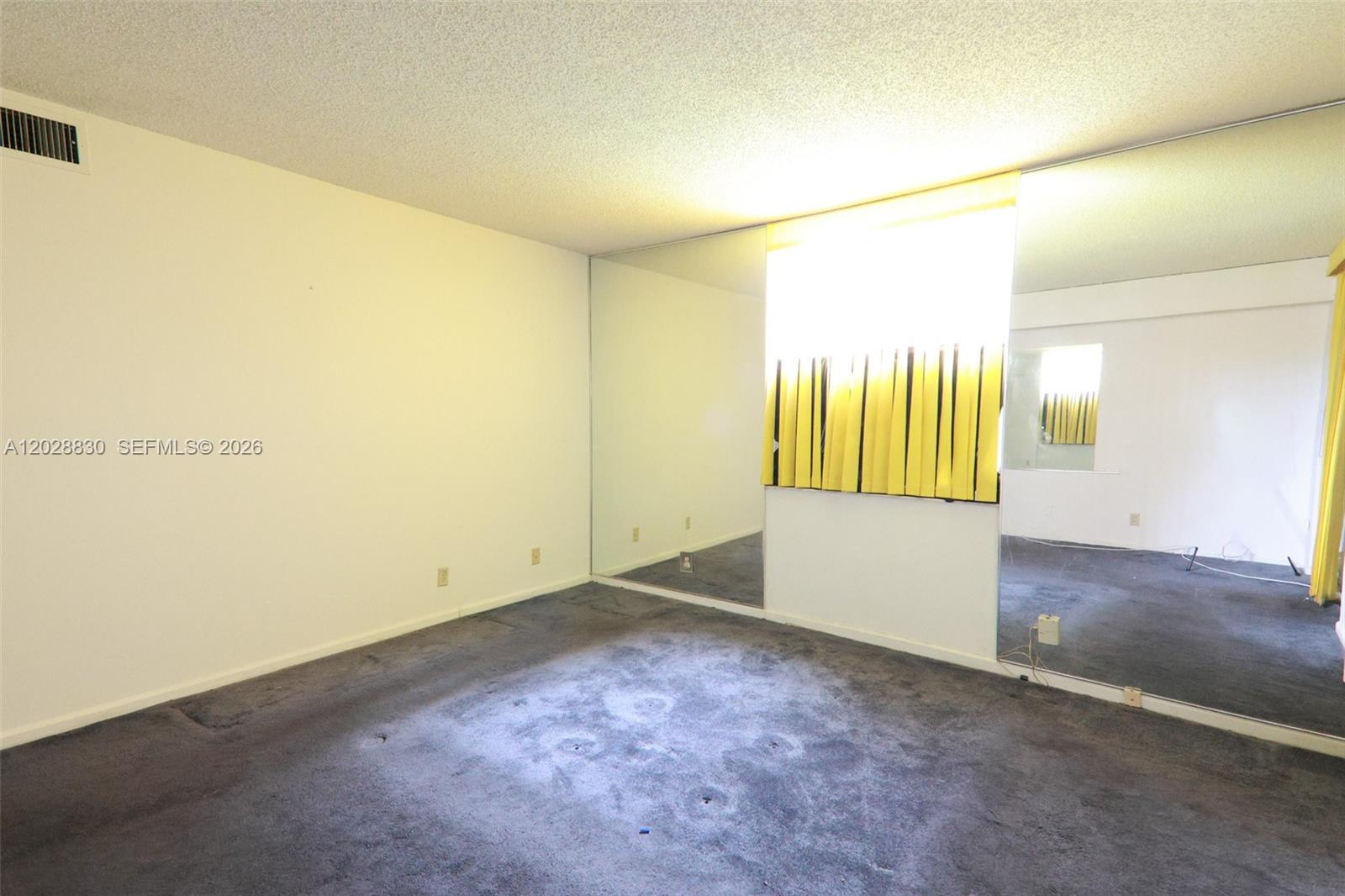 101 2 / 2 1110 sq. ft. $ 2026-08-17 0 foto