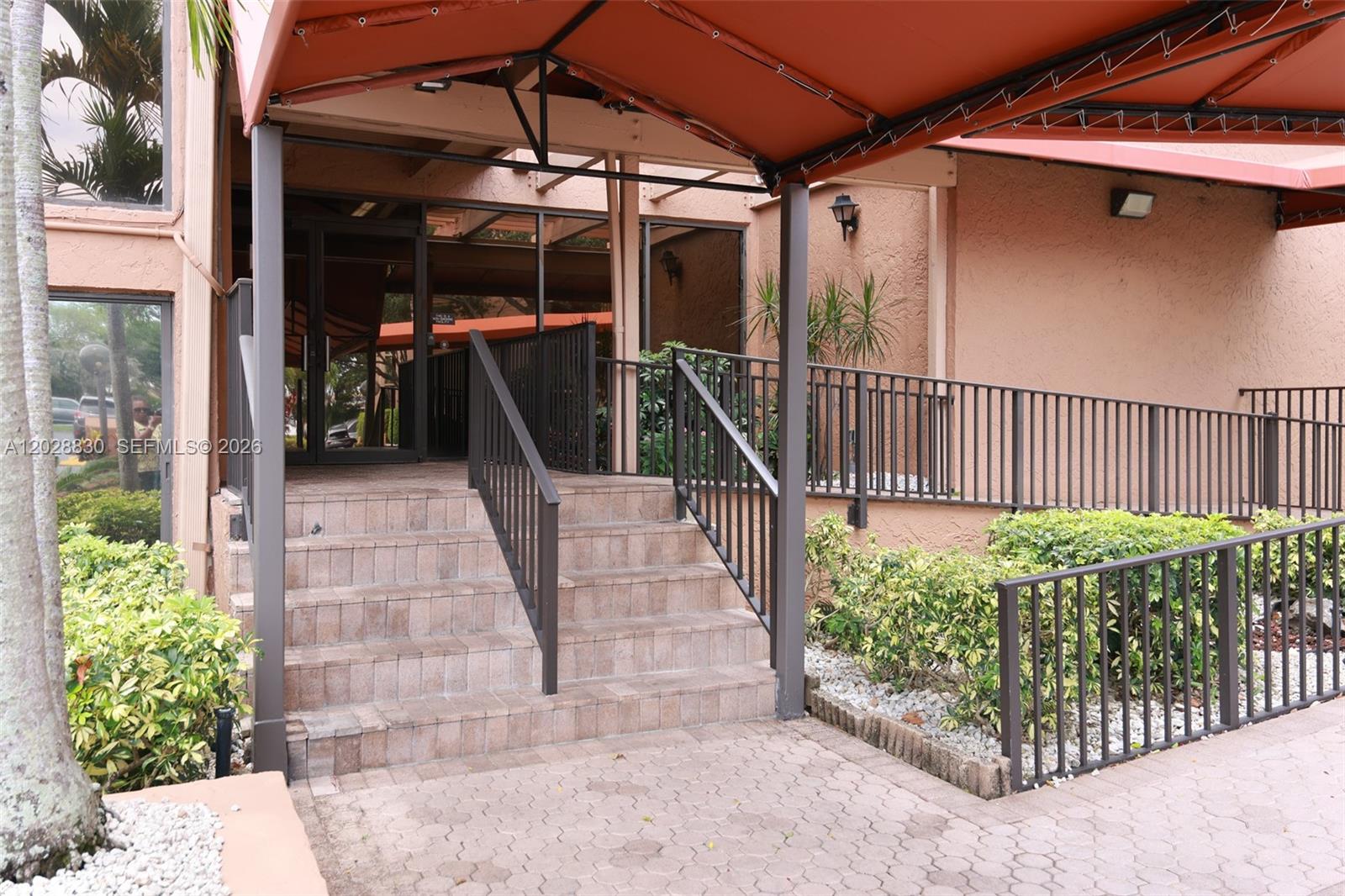 101 2 / 2 1110 sq. ft. $ 2026-08-17 0 foto