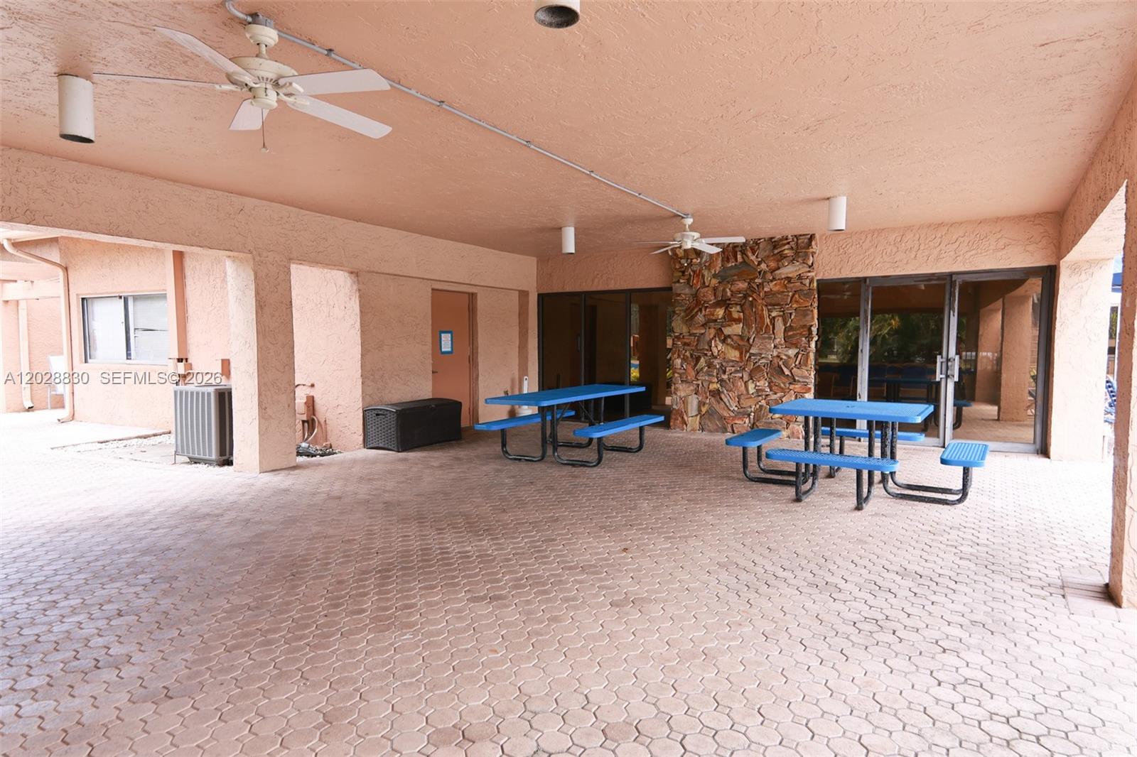 101 2 / 2 1110 sq. ft. $ 2026-08-17 0 foto