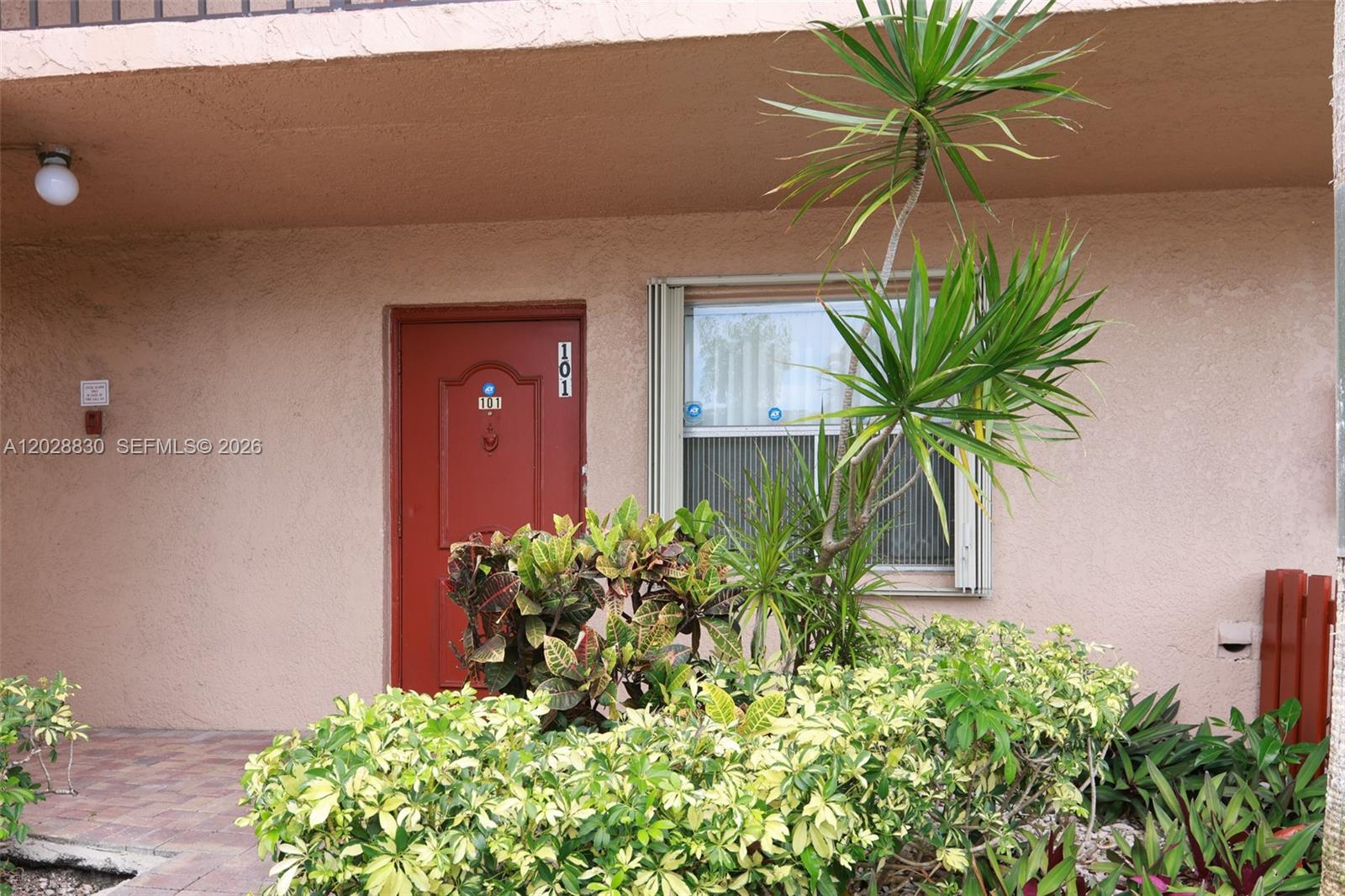 101 2 / 2 1110 sq. ft. $ 2026-08-17 0 foto