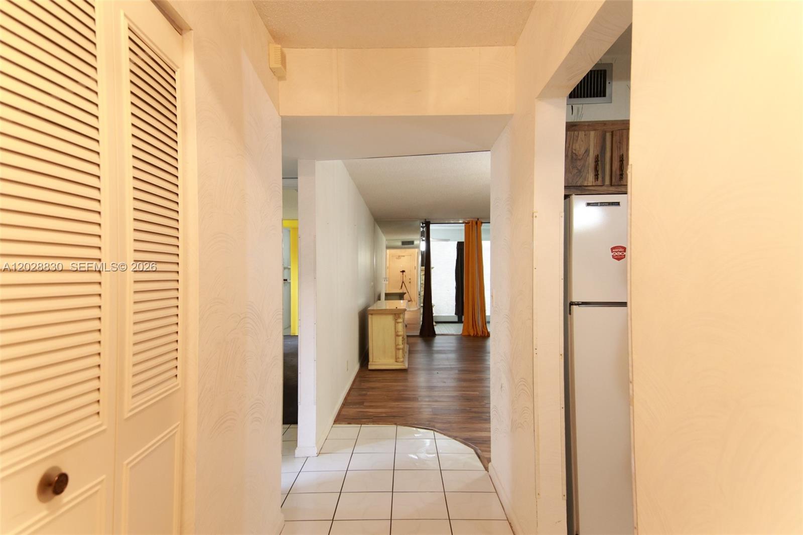 101 2 / 2 1110 sq. ft. $ 2026-08-17 0 foto