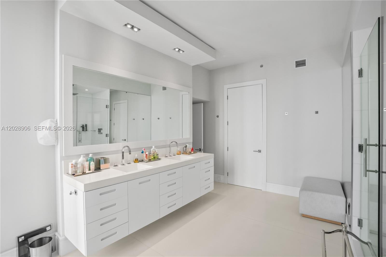 2601 3 / 4 2928 sq. ft. $ 2026-06-01 0 Photo