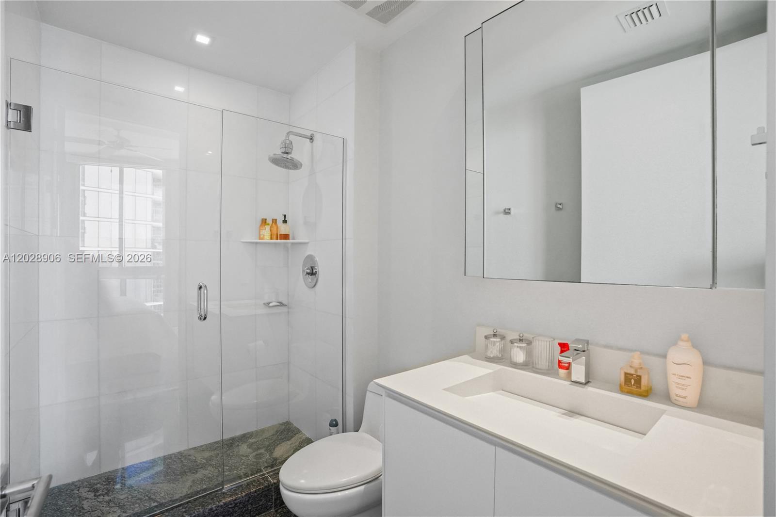 2601 3 / 4 2928 sq. ft. $ 2026-06-01 0 Photo