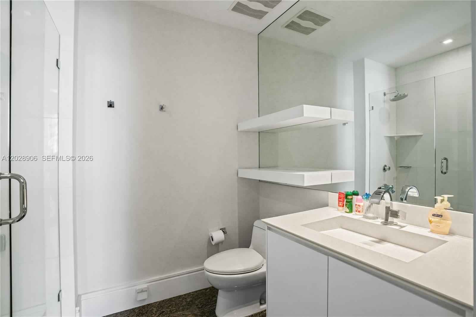 2601 3 / 4 2928 sq. ft. $ 2026-06-01 0 Photo