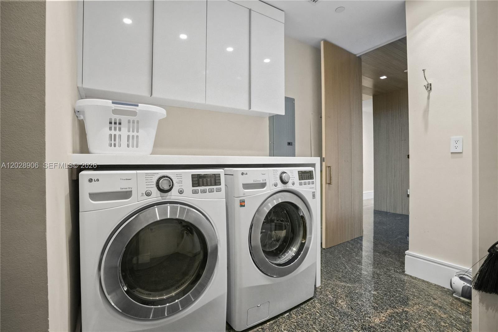 2601 3 / 4 2928 sq. ft. $ 2026-06-01 0 Photo