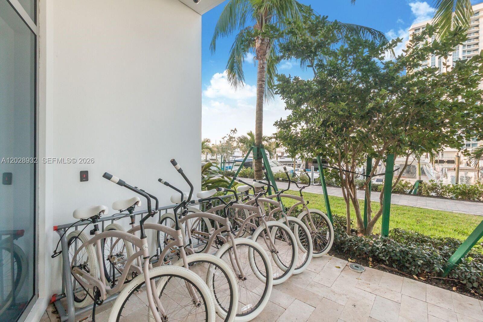 Photo of 17111 Biscayne Blvd  #1703, North Miami Beach, Florida, 33160 - 