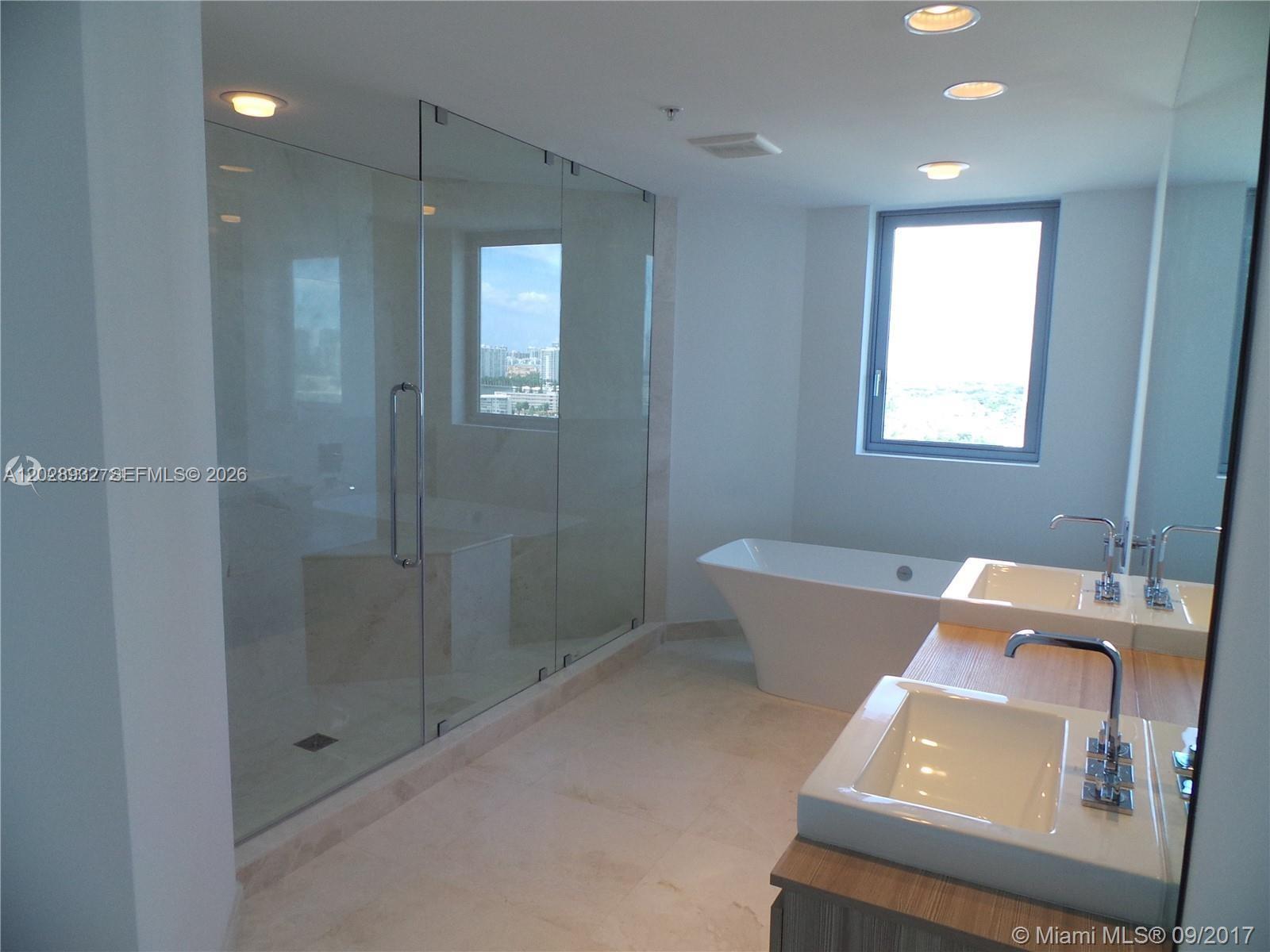 Photo of 17111 Biscayne Blvd  #1703, North Miami Beach, Florida, 33160 - 