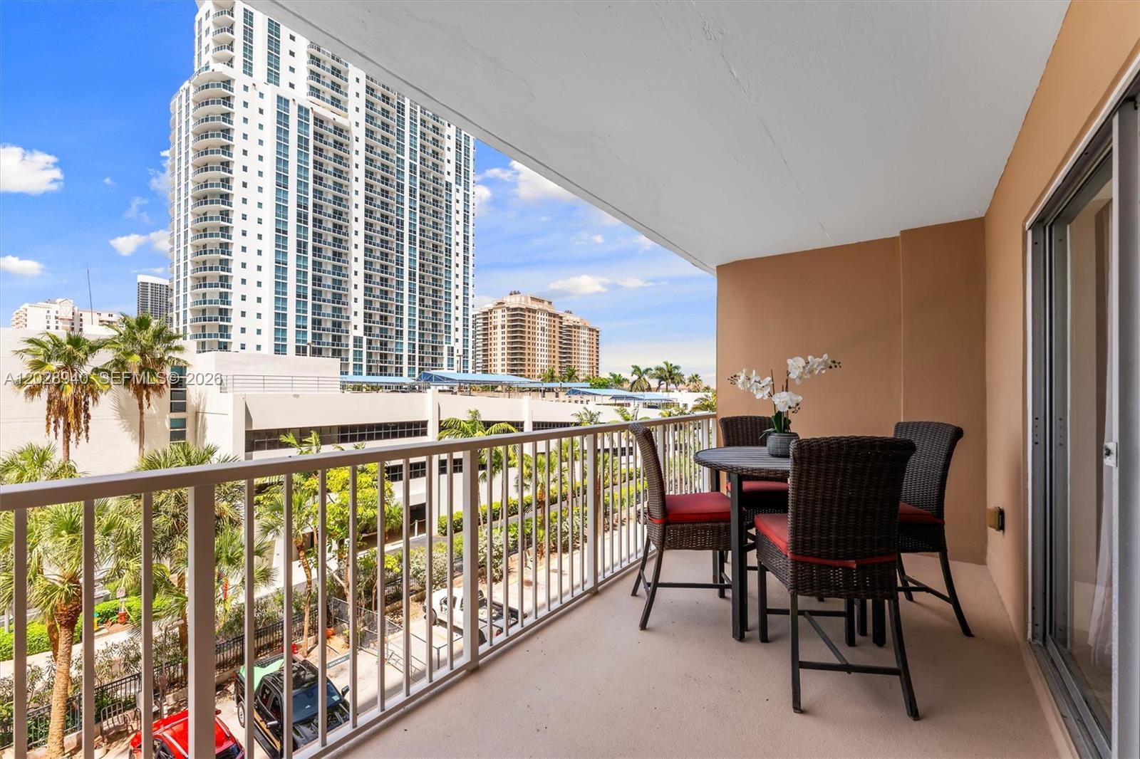 Ver detalles 3L 0 / 1 545 sq. ft. $ 2026-06-01 0 foto