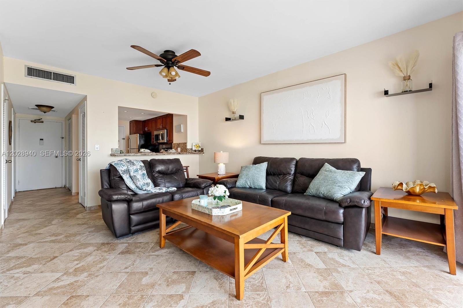 Ver detalles 3L 0 / 1 545 sq. ft. $ 2026-06-01 0 foto