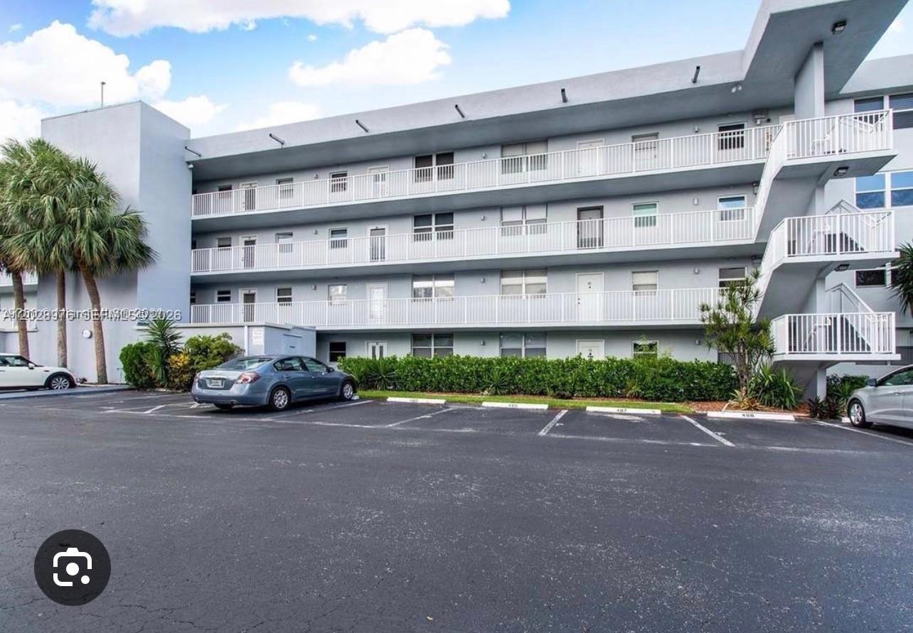 Ver detalles 4F 2 / 2 975 sq. ft. $ 2026-06-01 0 foto