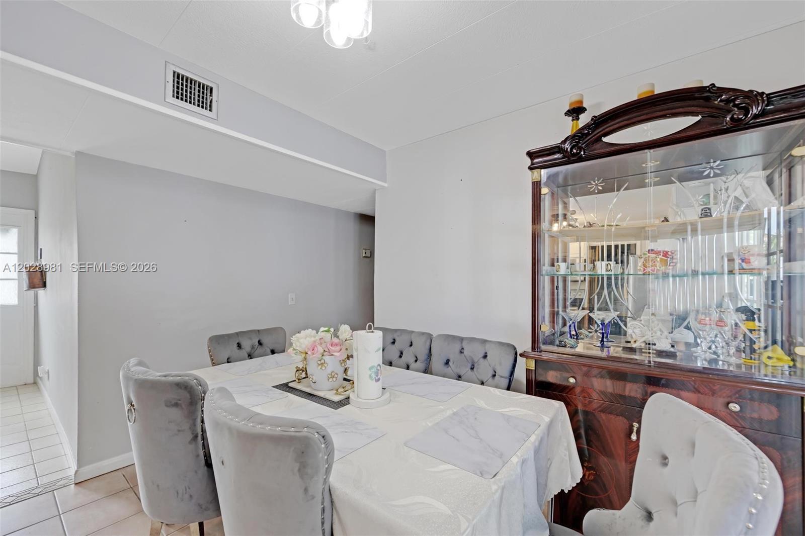 Ver detalles 780 4 / 3 1448 sq. ft. $ 2026-06-01 0 foto
