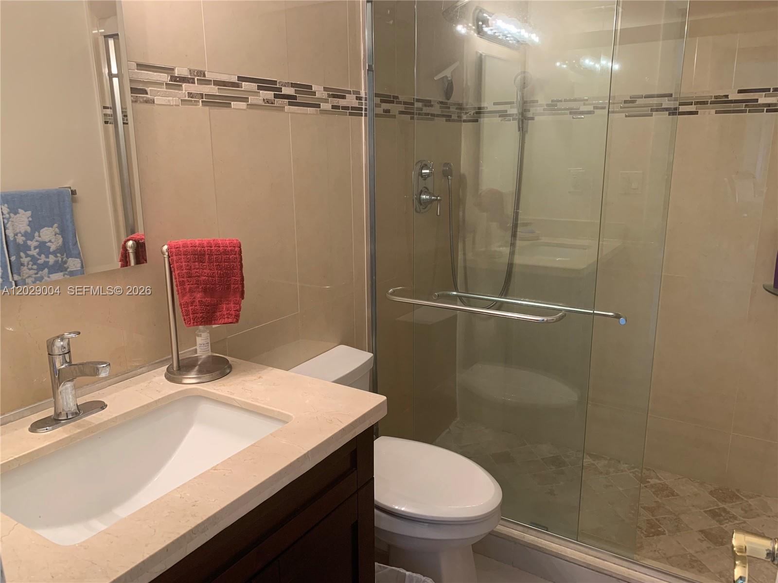 See details 12M 1 / 2 870 sq. ft. $ 2026-06-01 0 Photo