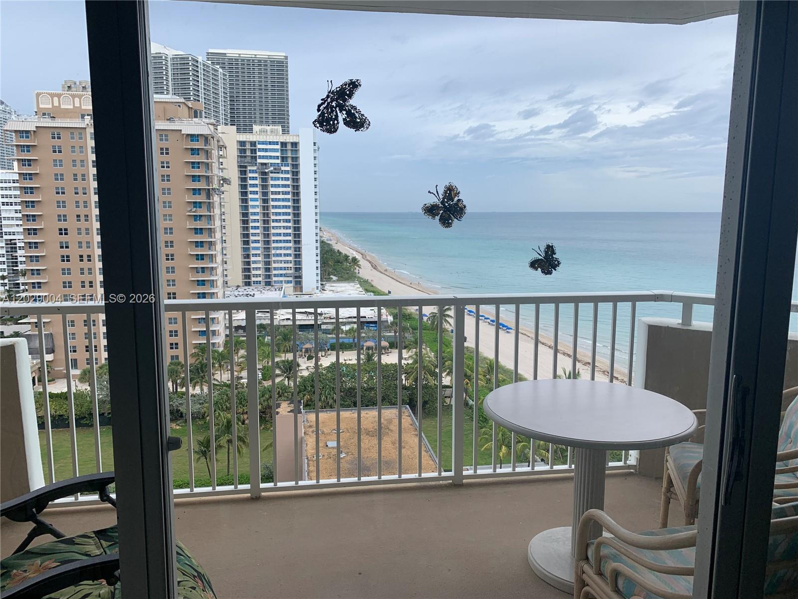See details 12M 1 / 2 870 sq. ft. $ 2026-06-01 0 Photo
