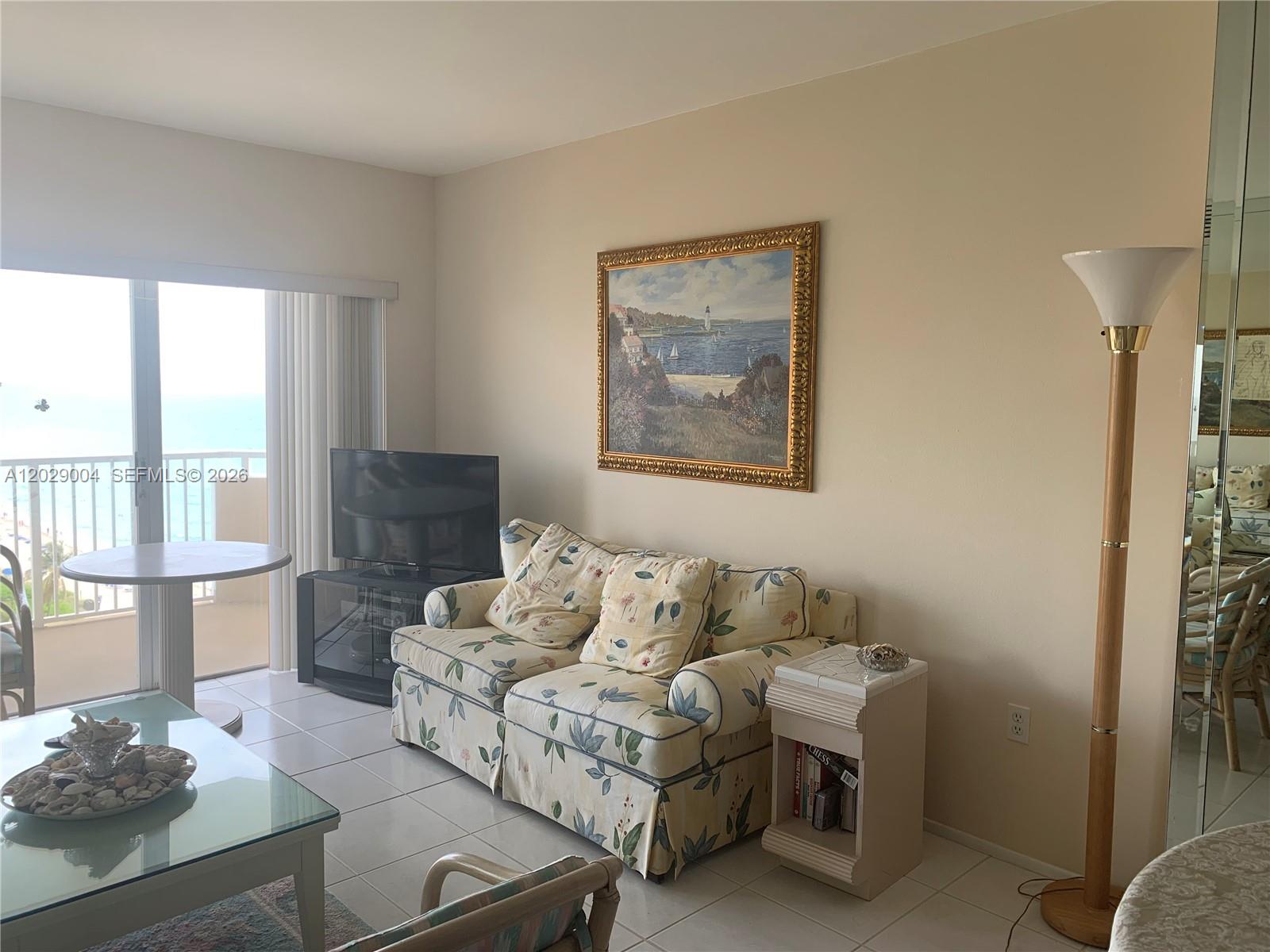 See details 12M 1 / 2 870 sq. ft. $ 2026-06-01 0 Photo