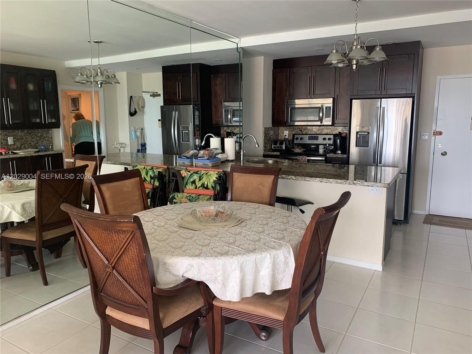 See details 12M 1 / 2 870 sq. ft. $ 2026-06-01 0 Photo