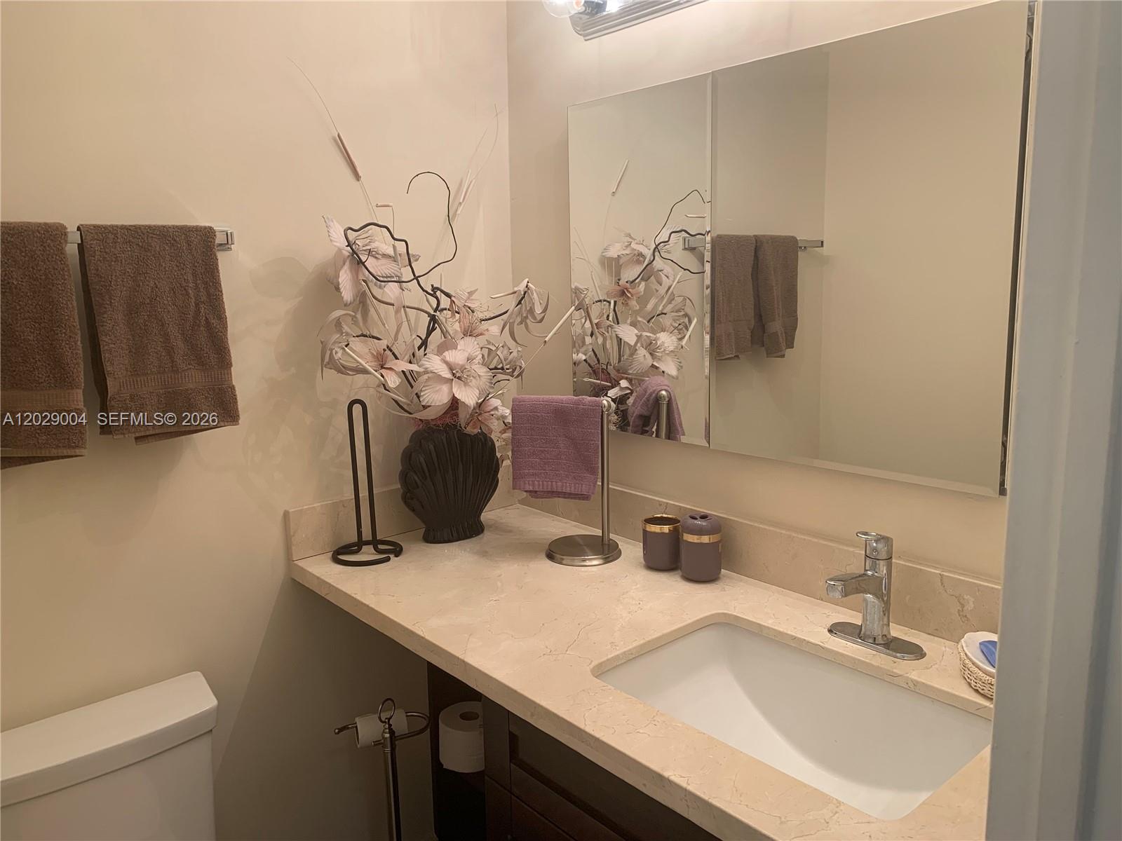 See details 12M 1 / 2 870 sq. ft. $ 2026-06-01 0 Photo