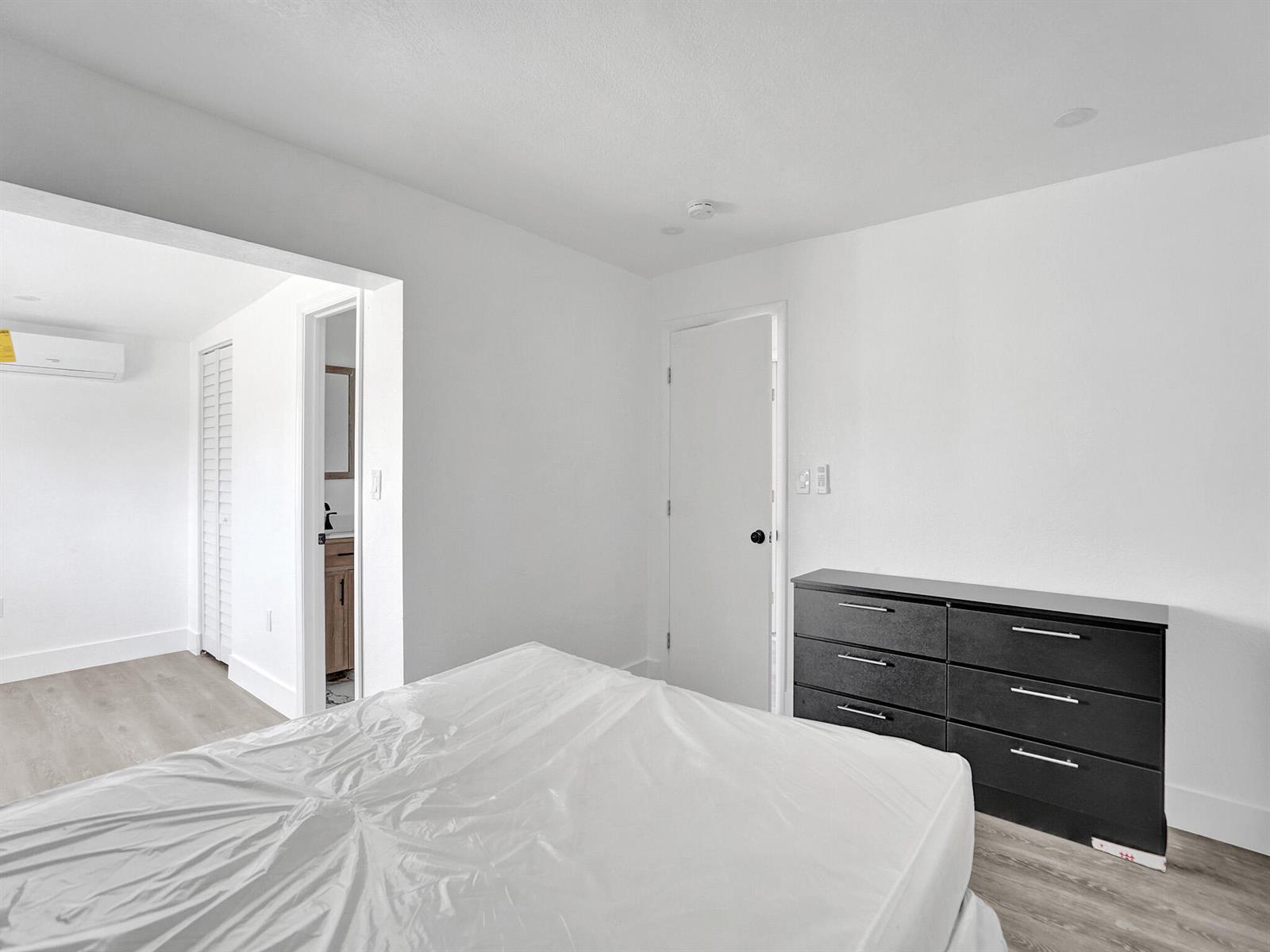 6143 4 / 3 1388 sq. ft. $ 2026-06-20 0 Photo