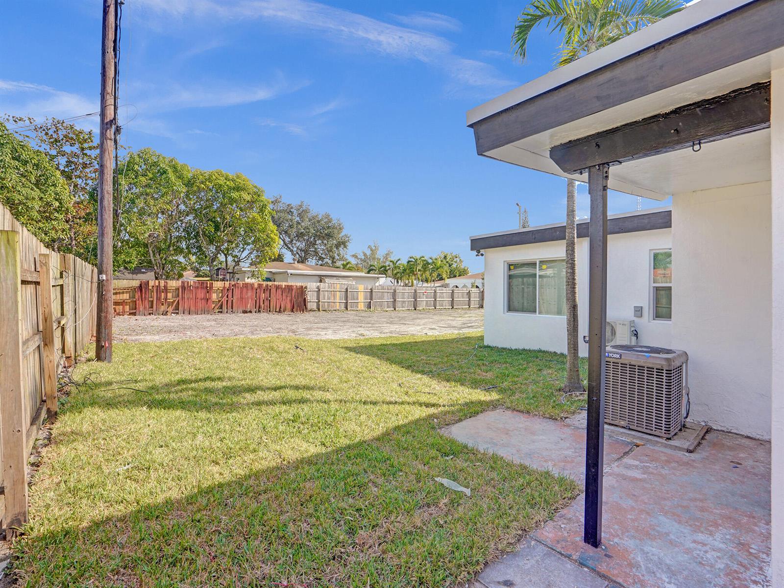 6143 4 / 3 1388 sq. ft. $ 2026-06-20 0 Photo