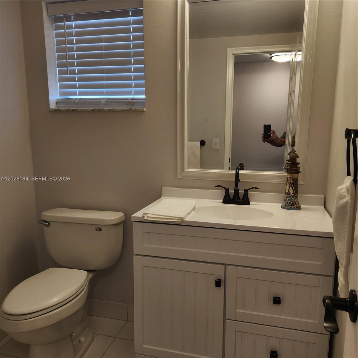 Photo of 900 12th Ave #406, Hallandale Beach, Florida, 33009 - 1/2 Bathroom