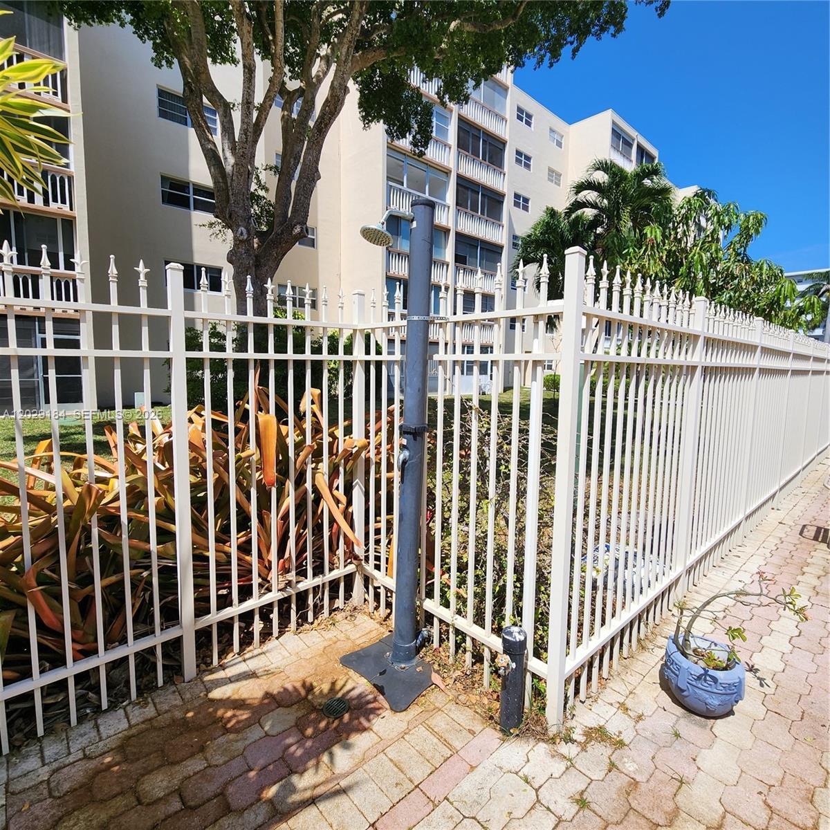 Photo of 900 12th Ave #406, Hallandale Beach, Florida, 33009 -