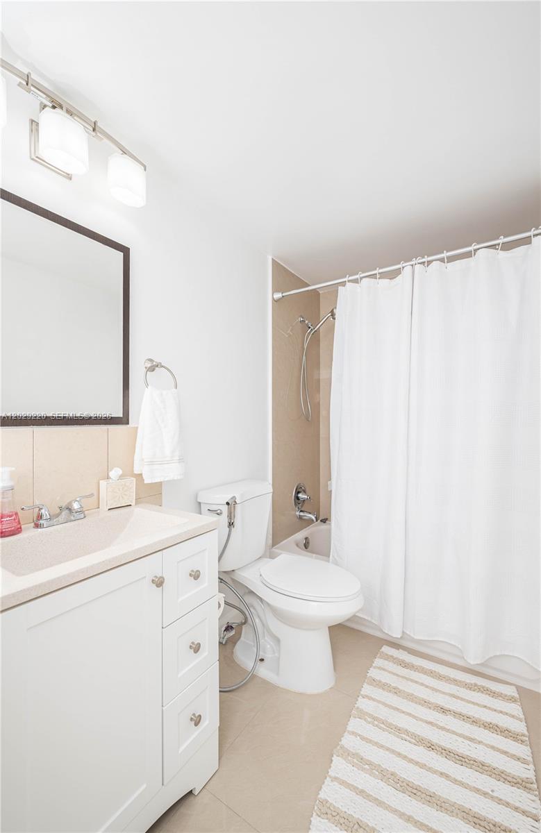 Photo of 3505 Ocean Dr  #221, Hollywood, Florida, 33019 - 2nd Bathroom