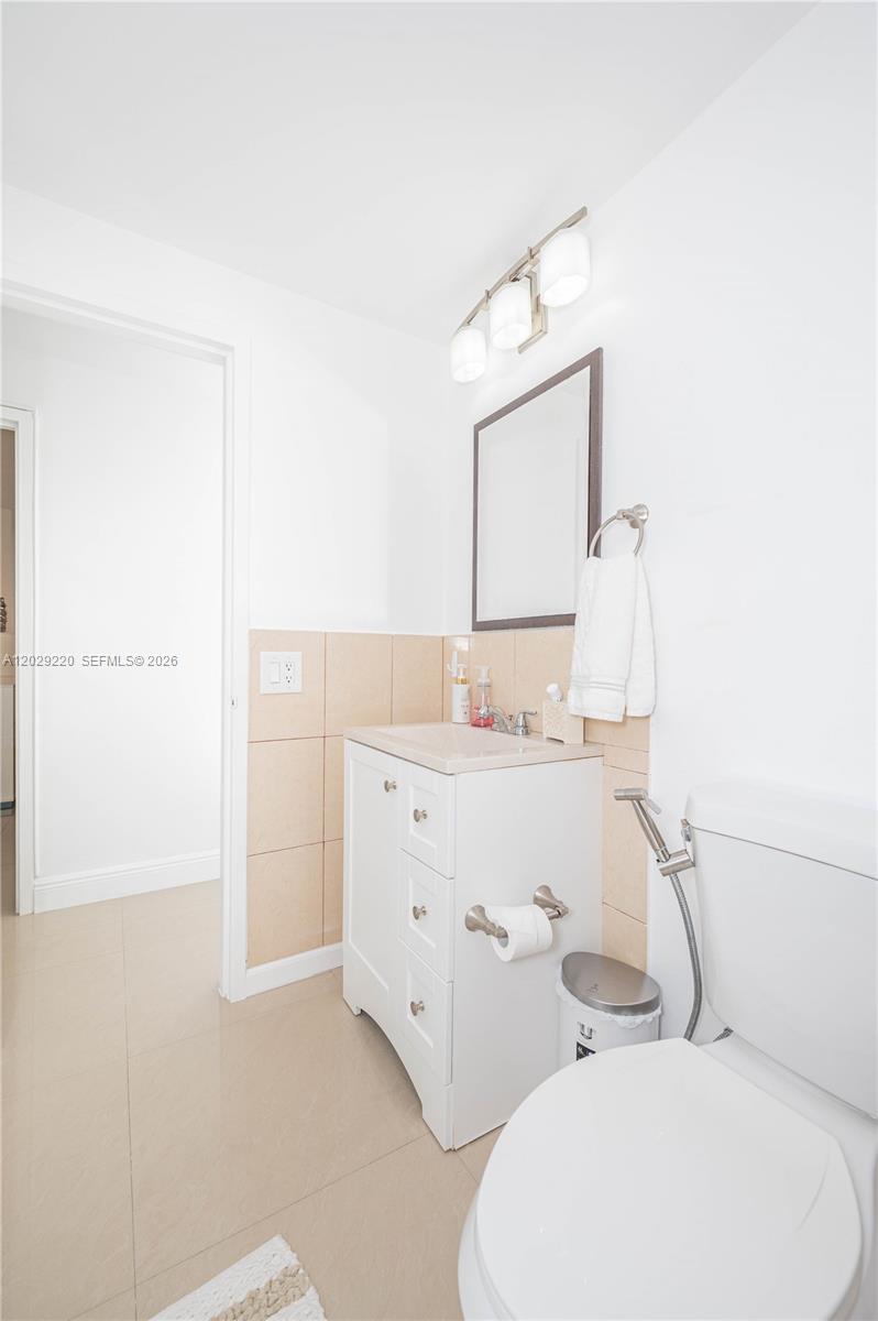 Photo of 3505 Ocean Dr  #221, Hollywood, Florida, 33019 - 2nd Bathroom