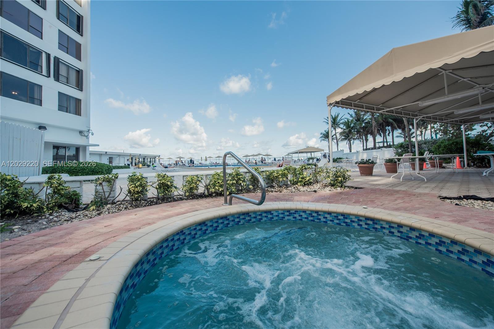 Photo of 3505 Ocean Dr  #221, Hollywood, Florida, 33019 - Jacuzzi