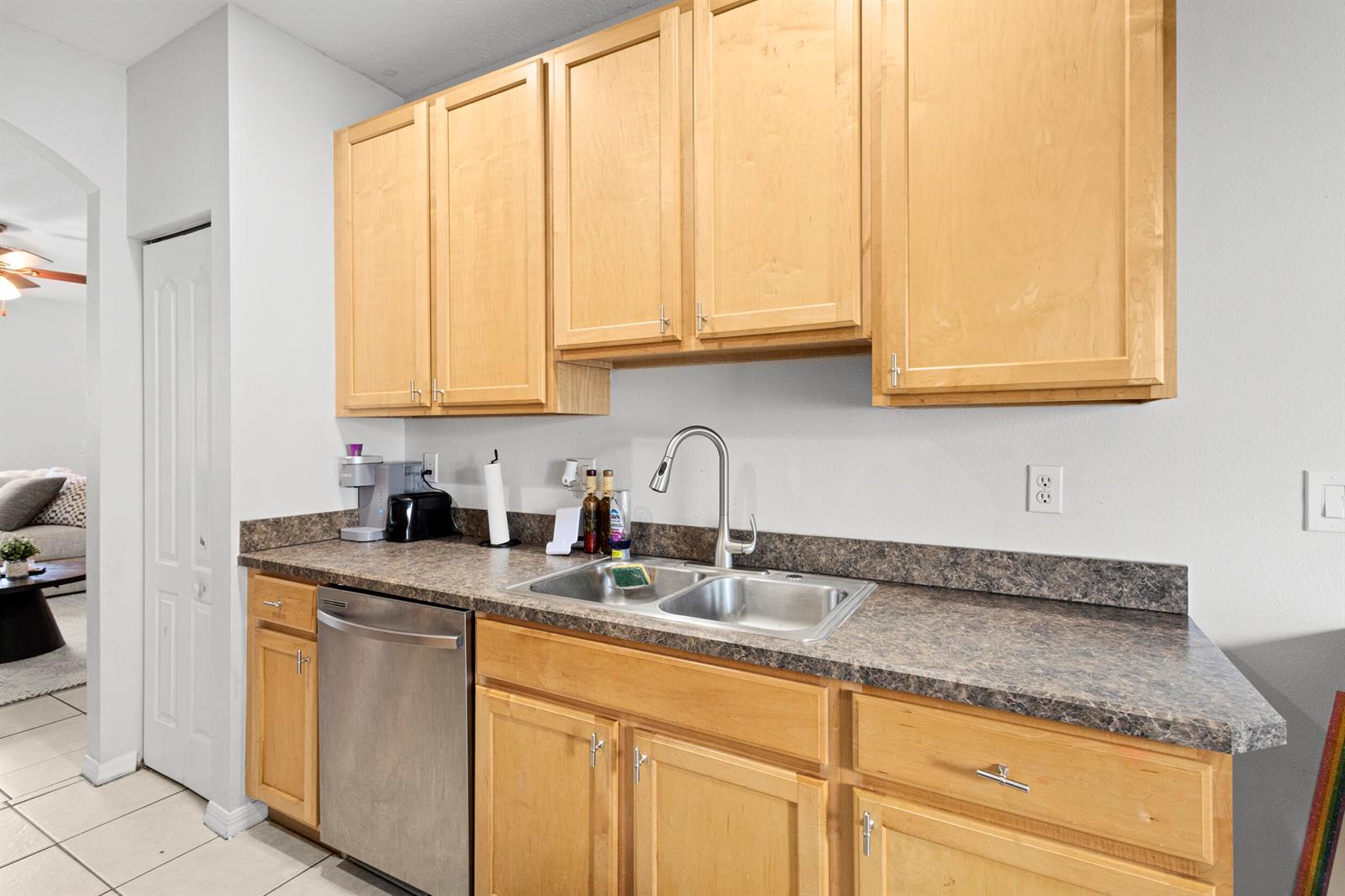 Ver detalles 2148 2 / 1350 sq. ft. $ 2026-06-20 0 foto