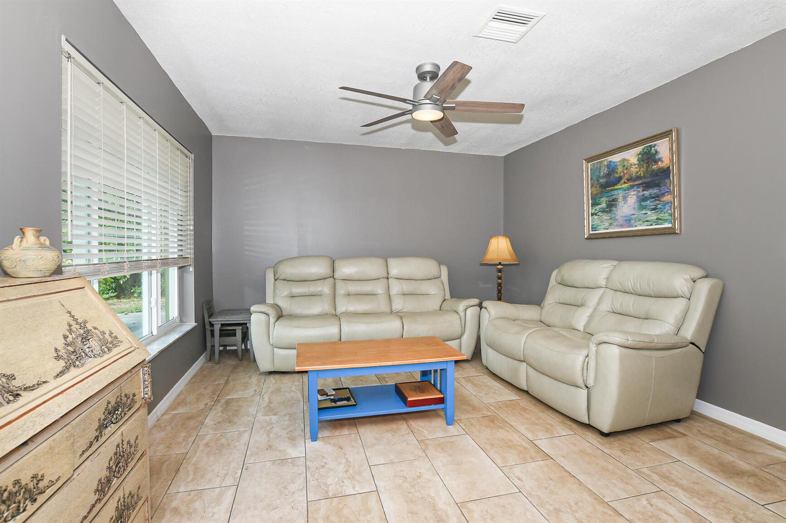 610 2 / 2 954 sq. ft. $ 2026-06-20 0 foto