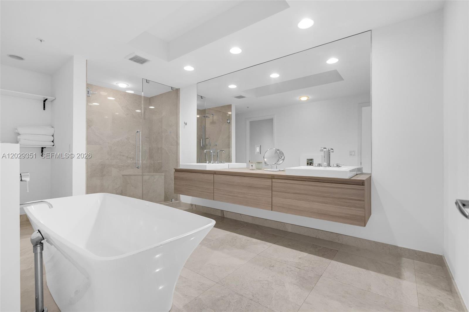 Photo of 17111 BISCAYNE BL #506, North Miami Beach, Florida, 33160 -