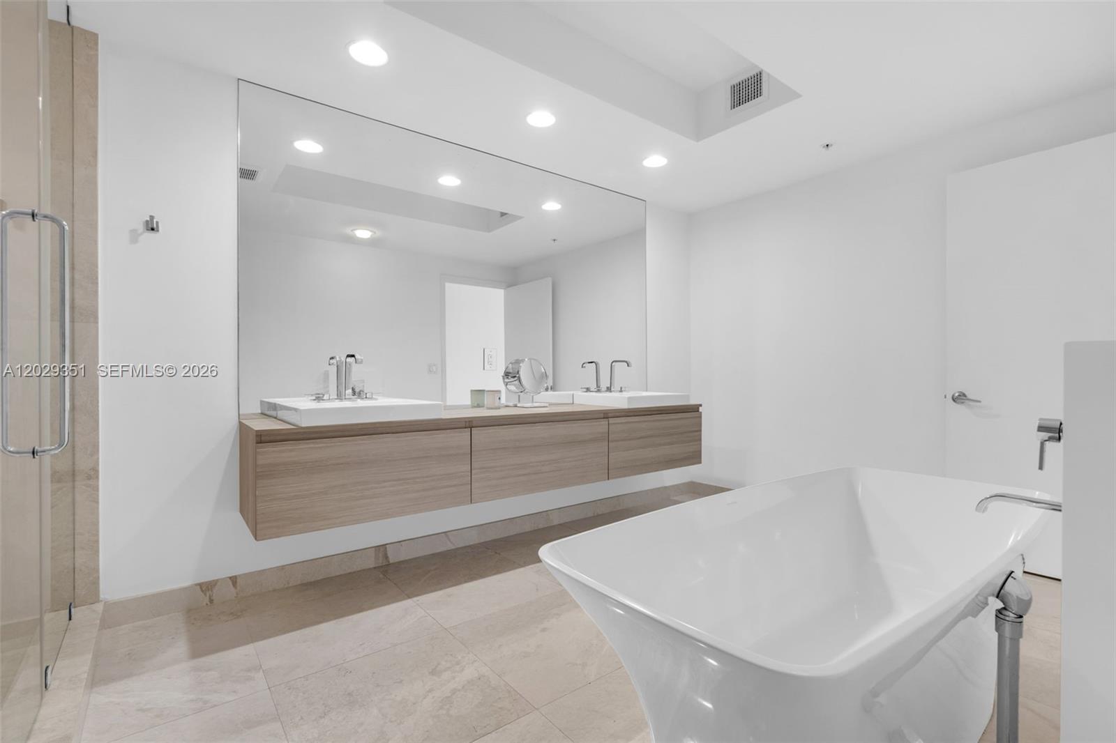 Photo of 17111 BISCAYNE BL #506, North Miami Beach, Florida, 33160 -