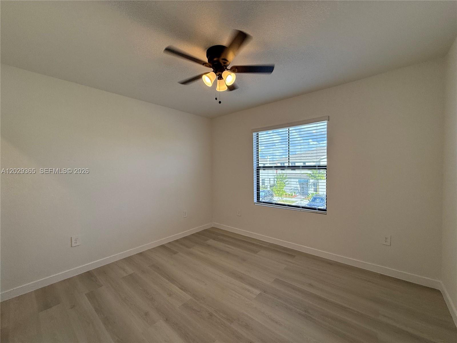 Ver detalles 540 3 / 3 1376 sq. ft. $ 2026-06-02 0 foto