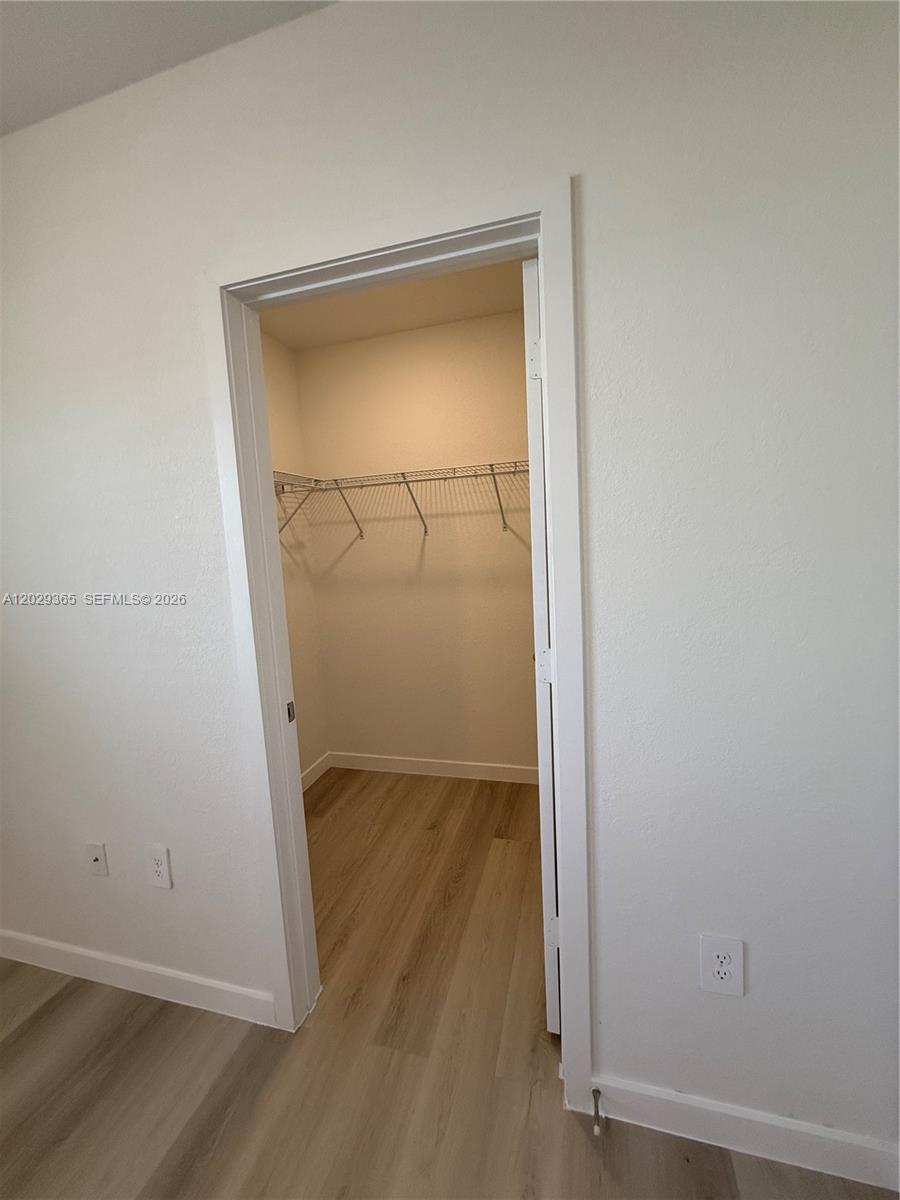 Ver detalles 540 3 / 3 1376 sq. ft. $ 2026-06-02 0 foto