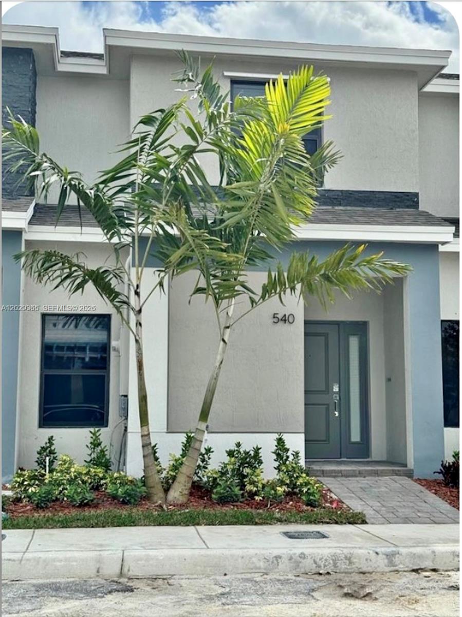 Ver detalles 540 3 / 3 1376 sq. ft. $ 2026-06-02 0 foto